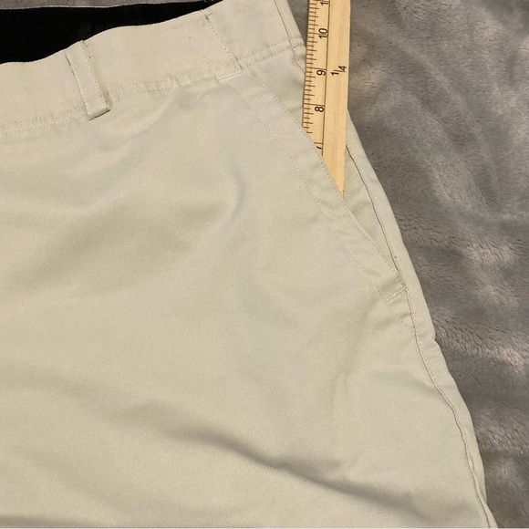 Nike Dri-FIT Flex Stretch Cream Golf Short 10" with 4 Pockets Zipper Fly Size 42 - Picture 4 of 11